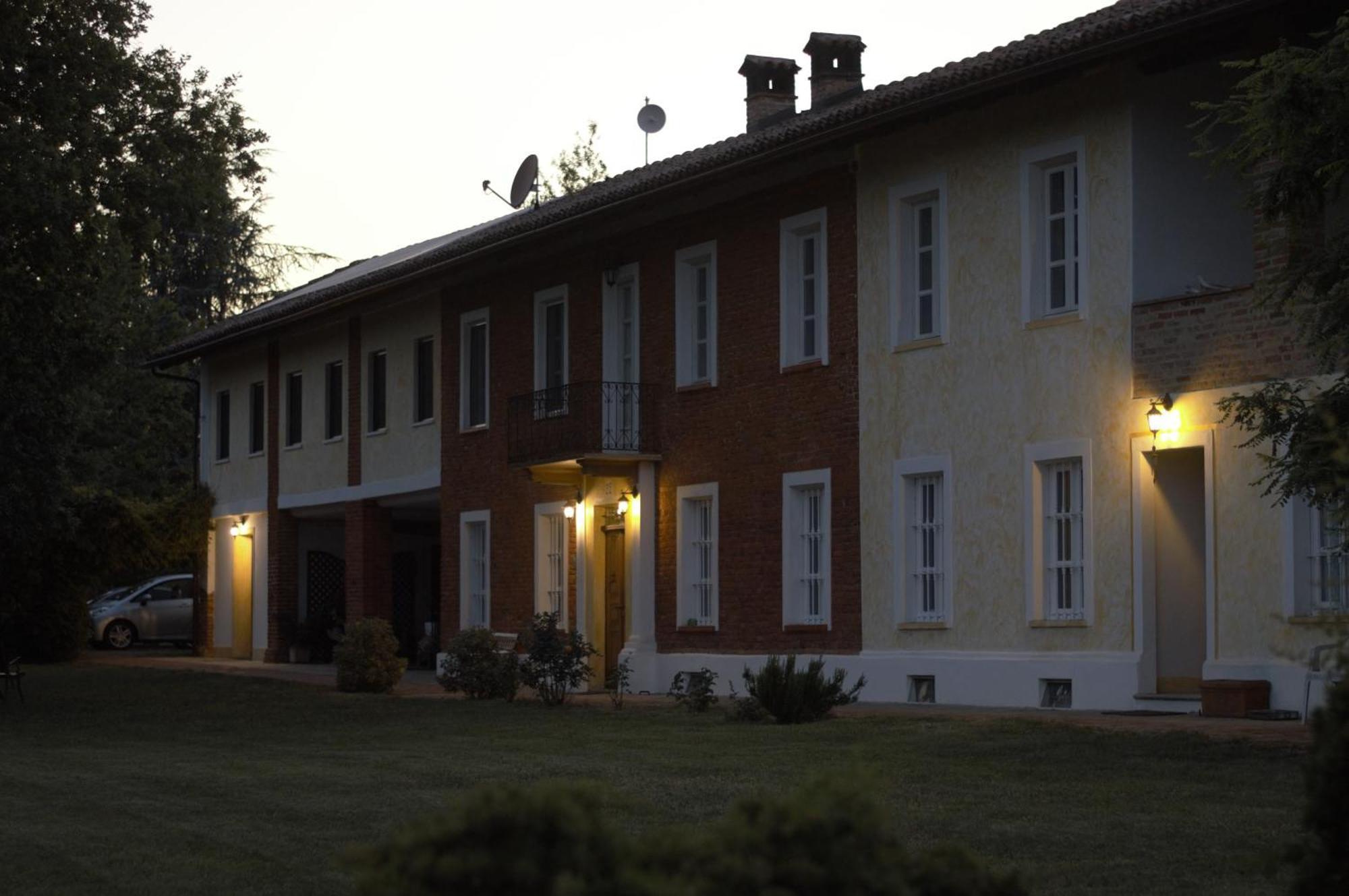 Guest House La Carolina Tigliole Dış mekan fotoğraf